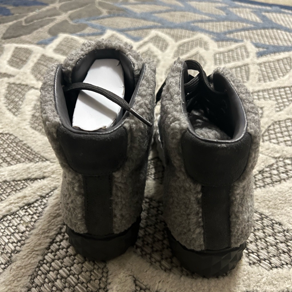 Kendall & Kylie Sherling Sneakers